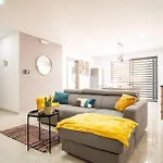 Modern, Bright & Spacious Near The Sea 马尔萨斯卡拉