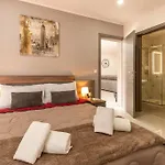 Modern, Bright & Spacious Near The Sea *