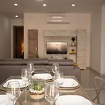 Modern, Bright & Spacious Near The Sea 公寓