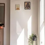 Modern, Bright & Spacious Near The Sea * 马尔萨斯卡拉