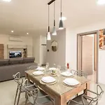 Modern, Bright & Spacious Near The Sea * 马尔萨斯卡拉