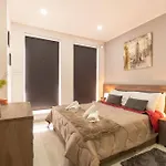 Modern, Bright & Spacious Near The Sea 公寓