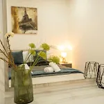 Modern, Bright & Spacious Near The Sea 公寓 *