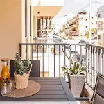 Modern, Bright & Spacious Near The Sea 公寓