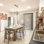 Modern, Bright & Spacious Near The Sea 公寓 *