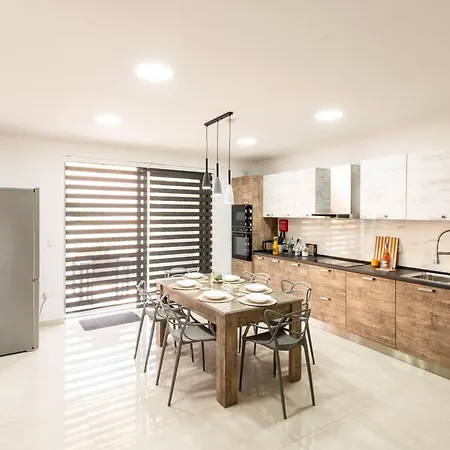 Modern, Bright & Spacious Near The Sea Marsaskala