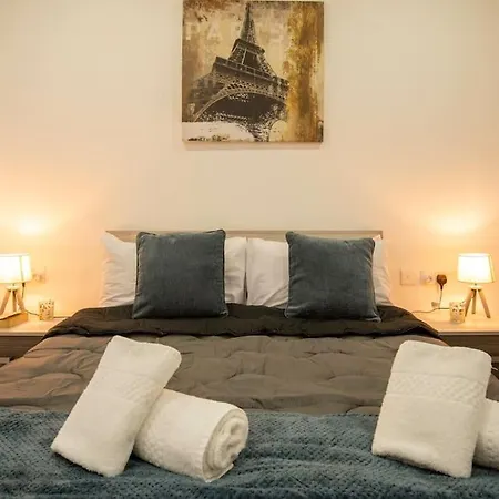 Modern, Bright & Spacious Near The Sea 公寓 *