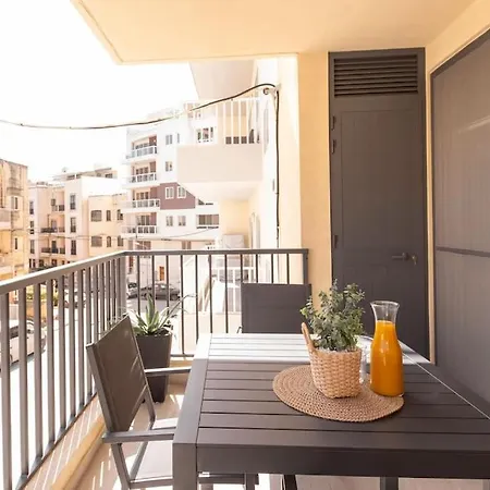 Modern, Bright & Spacious Near The Sea Apartment