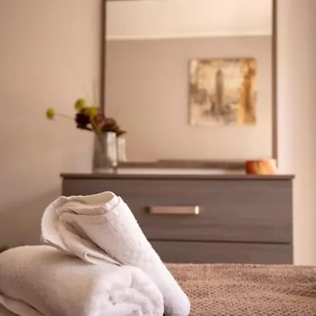 Apartment Modern, Bright & Spacious Near The Sea *