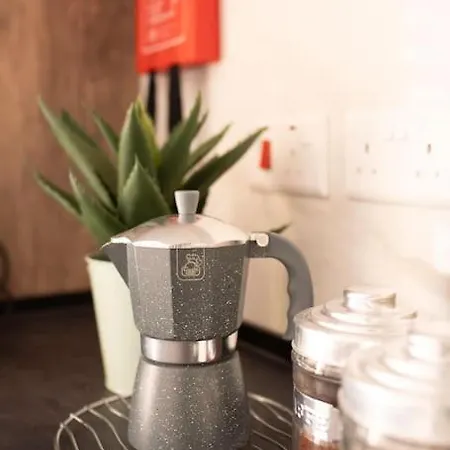 Apartment Modern, Bright & Spacious Near The Sea