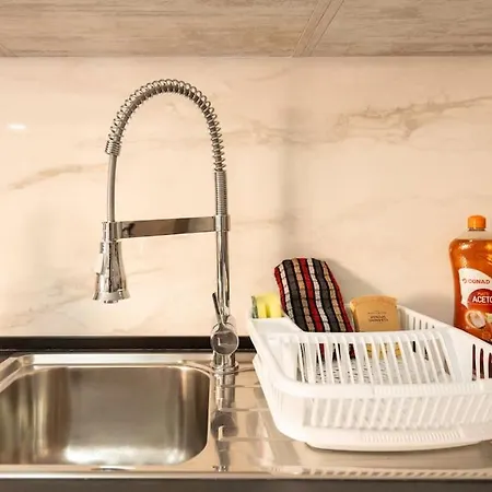 Apartment Modern, Bright & Spacious Near The Sea