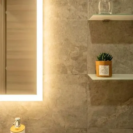 Apartment Modern, Bright & Spacious Near The Sea *