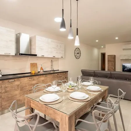Modern, Bright & Spacious Near The Sea Apartmán *