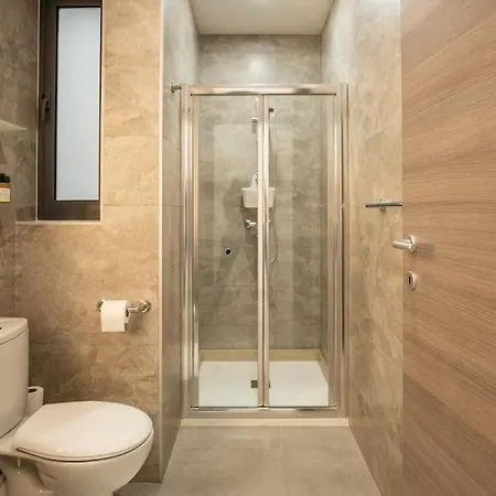 Apartment Modern, Bright & Spacious Near The Sea *