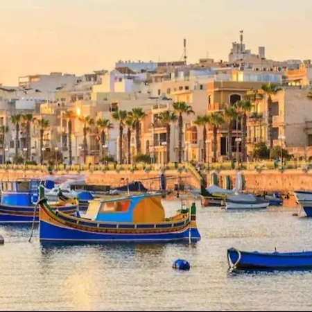 Modern, Bright & Spacious Near The Sea Apartment