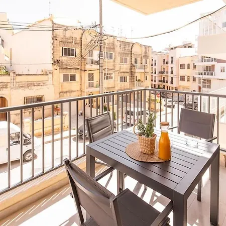 Apartmán Modern, Bright & Spacious Near The Sea