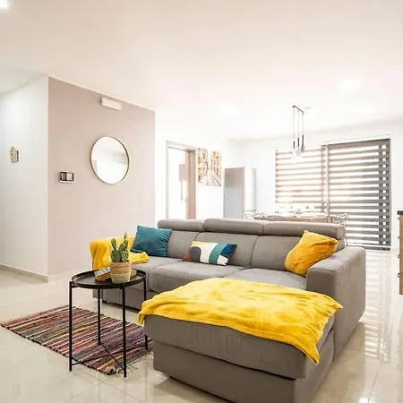 Modern, Bright & Spacious Near The Sea Marsaskala