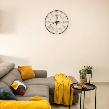 Modern, Bright & Spacious Near The Sea Appartamento