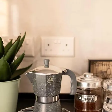 Modern, Bright & Spacious Near The Sea