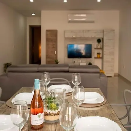 Appartamento Modern, Bright & Spacious Near The Sea *