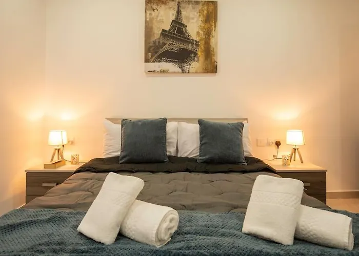 Modern, Bright & Spacious Near The Sea Appartement *