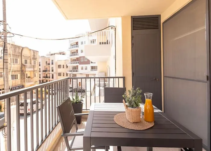 Modern, Bright & Spacious Near The Sea Appartement