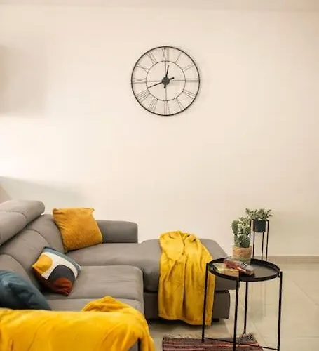 Modern, Bright & Spacious Near The Sea Appartement