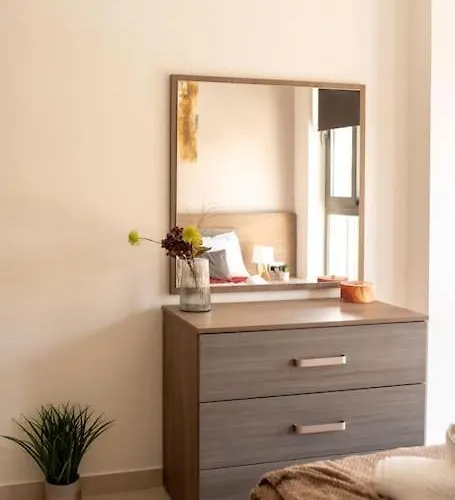 Modern, Bright & Spacious Near The Sea