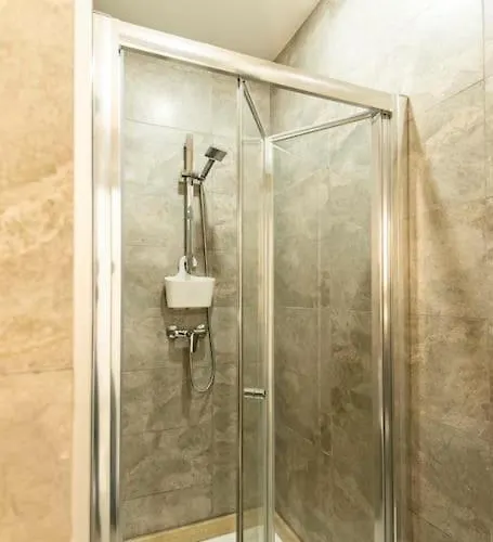 Modern, Bright & Spacious Near The Sea *