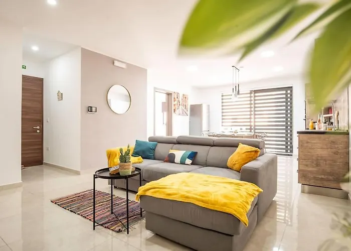 Modern, Bright & Spacious Near The Sea Appartement *