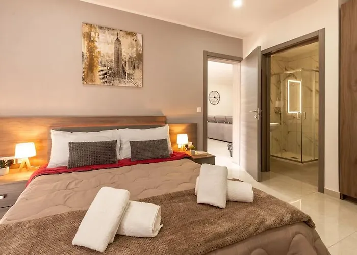 Modern, Bright & Spacious Near The Sea *