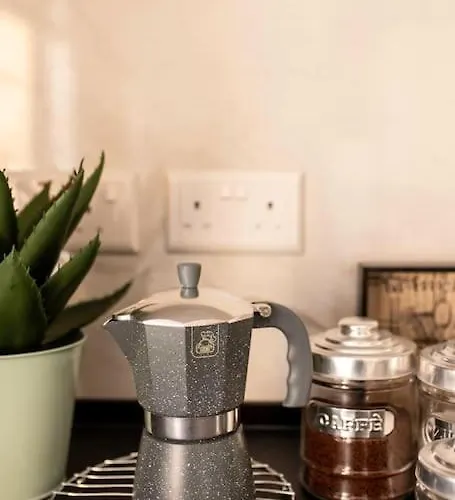 Modern, Bright & Spacious Near The Sea