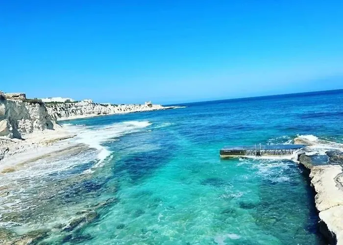 Modern, Bright & Spacious Near The Sea