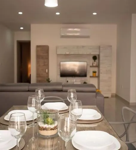 Modern, Bright & Spacious Near The Sea Appartement