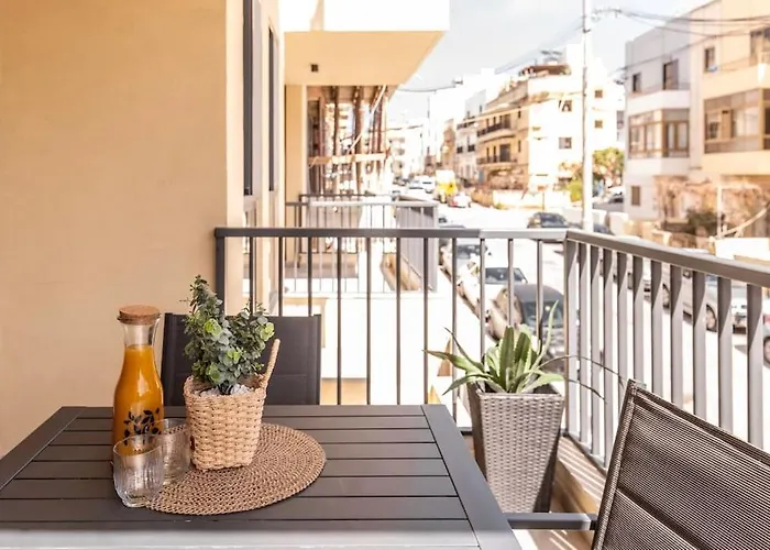 Modern, Bright & Spacious Near The Sea Appartement