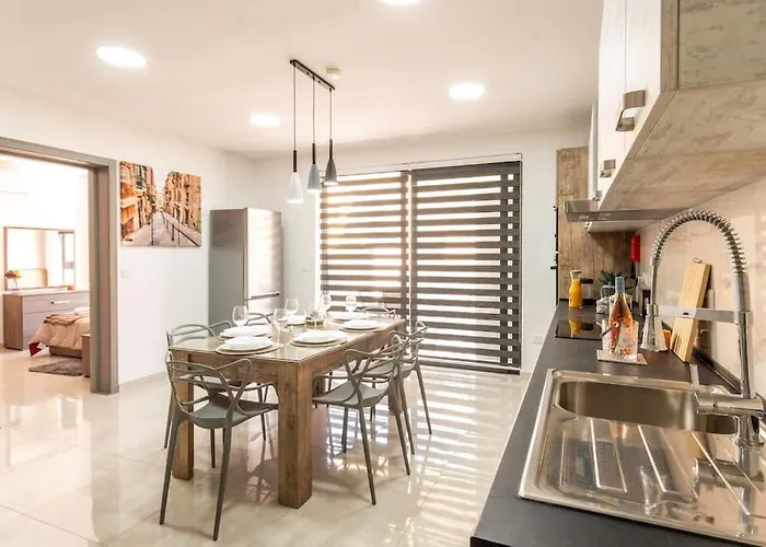 Modern, Bright & Spacious Near The Sea Appartement *